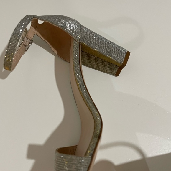 Stuart Weitzman Nearly Nude Sandals 9.5 Platinum NWOT - Picture 7 of 9